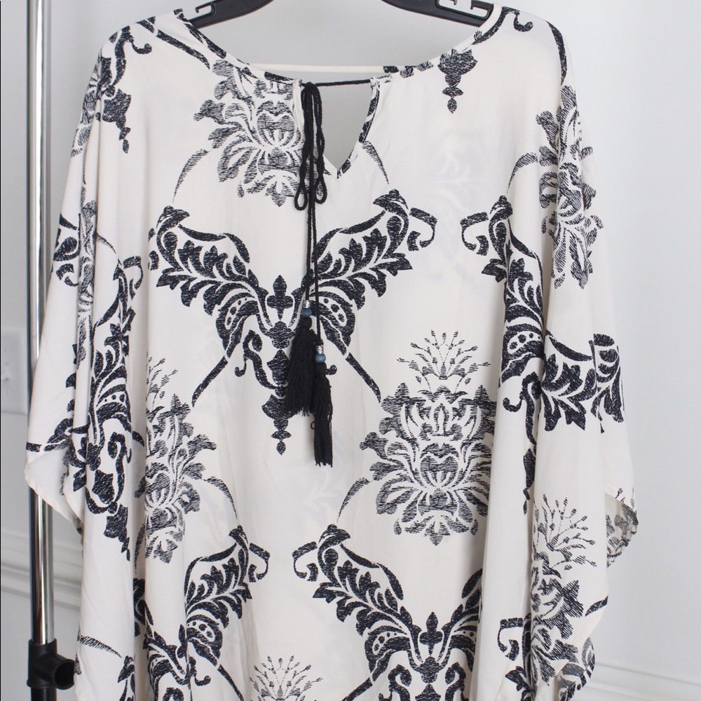 Flowy black and cream top/tunic